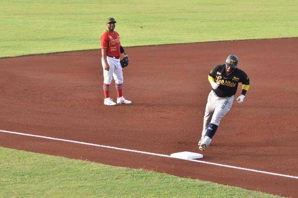 Yadir Drake se mantuvo entre los mejores promedios de bateo en la Liga Mexicana de Beisbol.