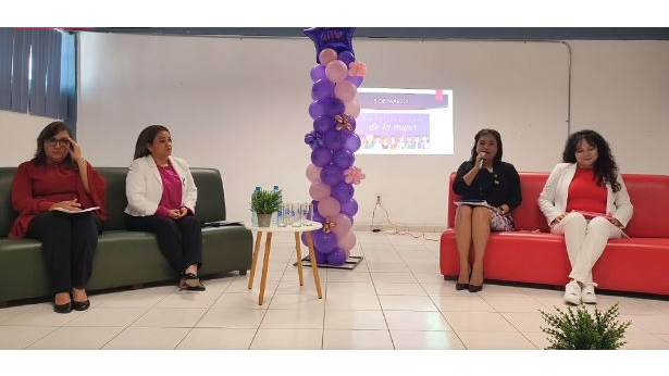 Mediante testimonios se pudo conocer más a fondo las historias de éxito de las mujeres presentes en el foro.