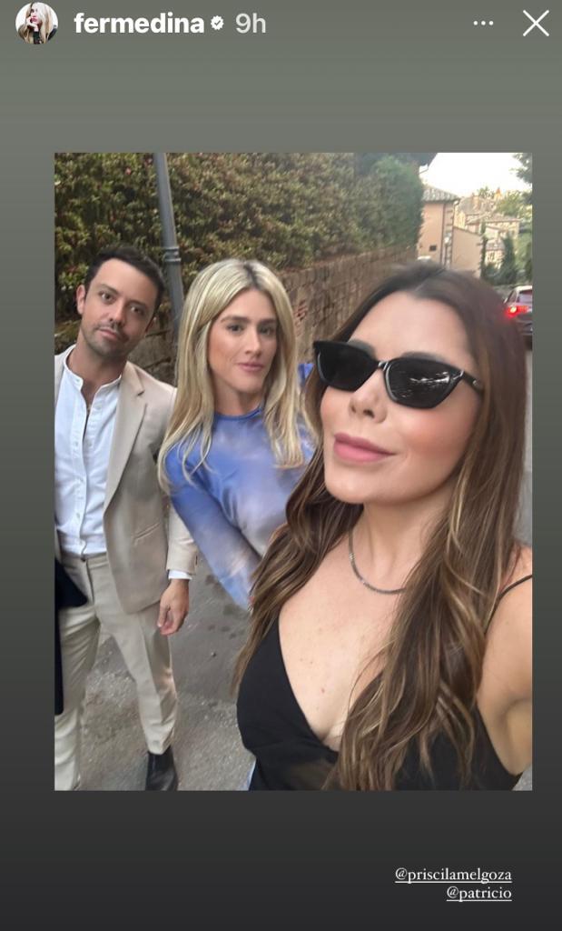 $!Una de las imágenes reposteadas en su historia de Instagram, con dos de sus amigos que asistieron a la boda.