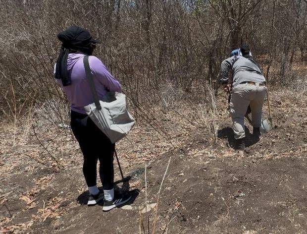 Rastreadoras descubren fosa clandestina con una osamenta al oriente de Mazatlán