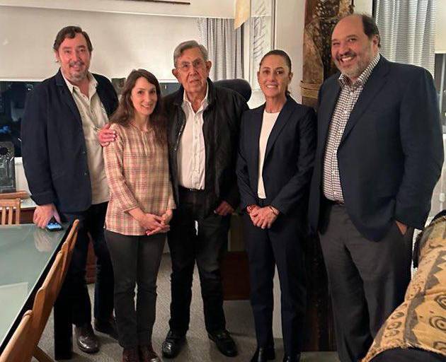 Sheinbaum se reúne con Cuauhtémoc Cárdenas y sus hijos