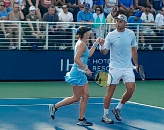 Olmos y González avanzan en dobles mixto del US Open tras vencer a Badosa y Tsitsipás