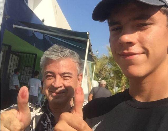 $!Enrique García y Alex García Williams, quien es seleccionado nacional de basquetbol y emitió su voto por primera vez.