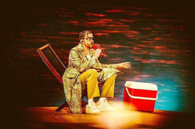 Bad Bunny durante su concierto en el Estadio Azteca.