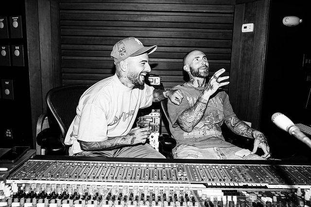 Maluma y Adam Levine confirman colaboración en español