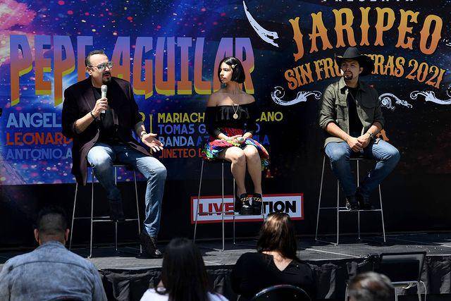 Pepe Aguilar y sus hijos, Ángela y Leonardo.