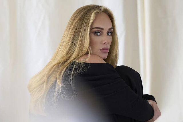 Adele presenta “Easy on me”, la primera canción de su nuevo álbum titulado “30”.