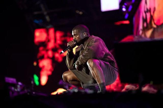 Kanye West anuncia que convertirá todas sus propiedades en iglesias y orfanatos.
