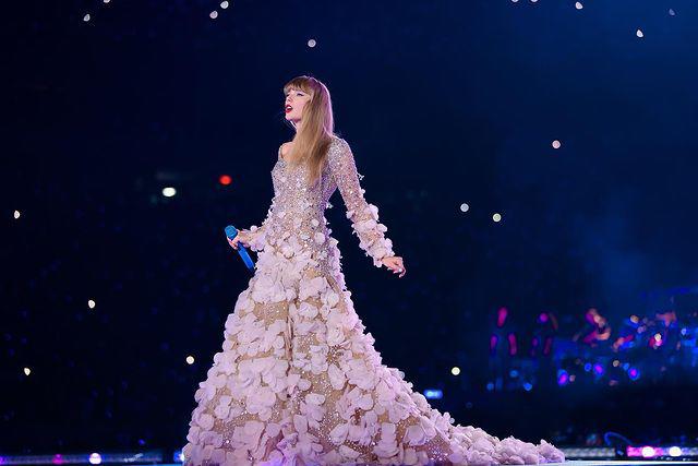 Anuncio de Taylor Swift de nuevas fechas de su gira The Eras Tour, que llegará a México.