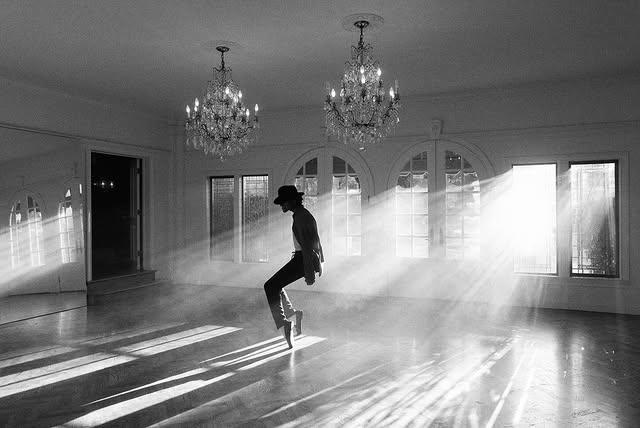 Jaafar Jackson da vida a su tío Michael Jackson en su película biográfica.