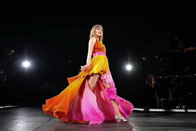 Paga Taylor Swift bonos millonarios a su equipo
