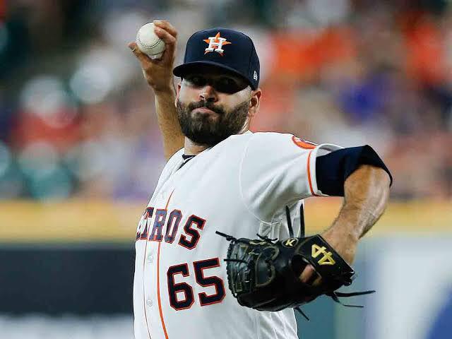 José Urquidy no puede ante Azulejos y carga con el descalabro por los Astros