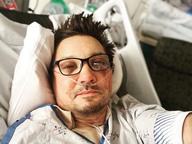 Jeremy Renner revela que se fracturó más de 30 huesos en su accidente