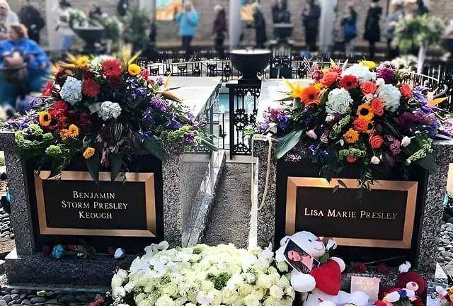 Lisa Marie Presley descansa en la casa del ‘Rey del Rock’.