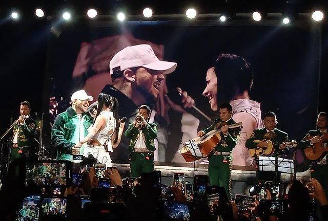 Nodal y Cazzu cantan tema juntos.