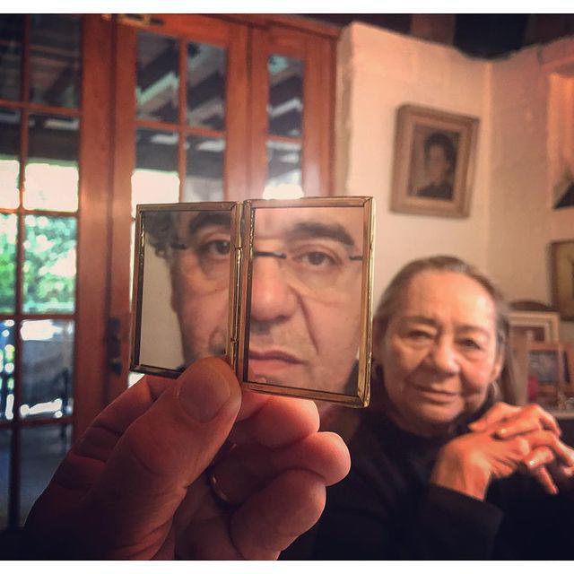 $!El autor con su madre, Mercedes Barcha.