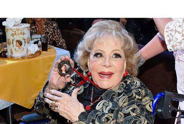 Silvia Pinal es dada de alta del hospital y ya se encuentra en su hogar.