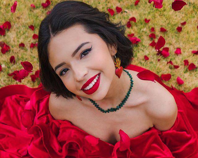 Ángela Aguilar ofrecerá primer concierto sin su papá y hermano