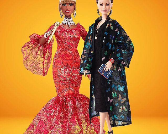 Brinda Barbie homenaje a Celia Cruz y Julia Álvarez