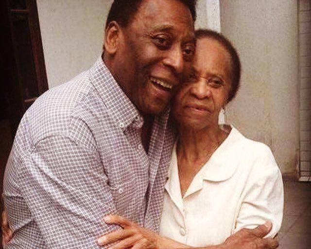Mamá de Pelé vive, tiene 100 años y aún no sabe la muerte de su hijo