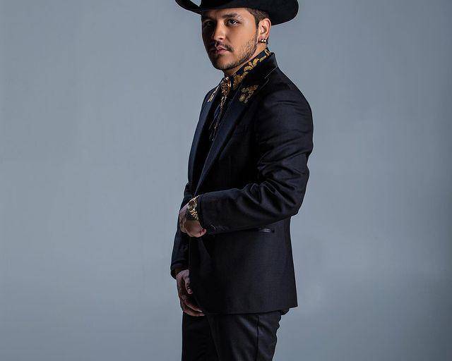 Christian Nodal da una probadita del video oficial de ‘Botella tras botella’ con Gera MX
