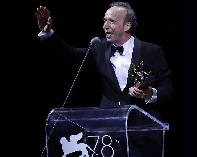 Dedica Roberto Benigni León de Oro a su esposa en Festival de Venecia 2021