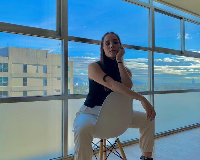 Debuta Marlla como artista independiente en Culiacán