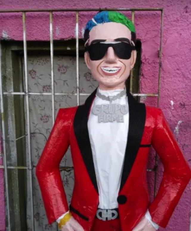 $!Eduin Caz, líder de Grupo Firme, ya tiene su propia piñata