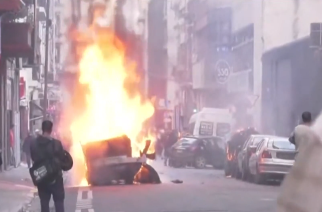 $!Violencia y caos en Argentina tras protesta de jubilados