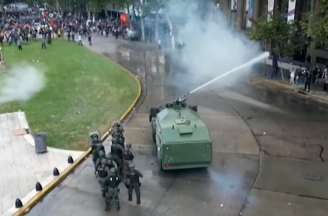 $!Violencia y caos en Argentina tras protesta de jubilados
