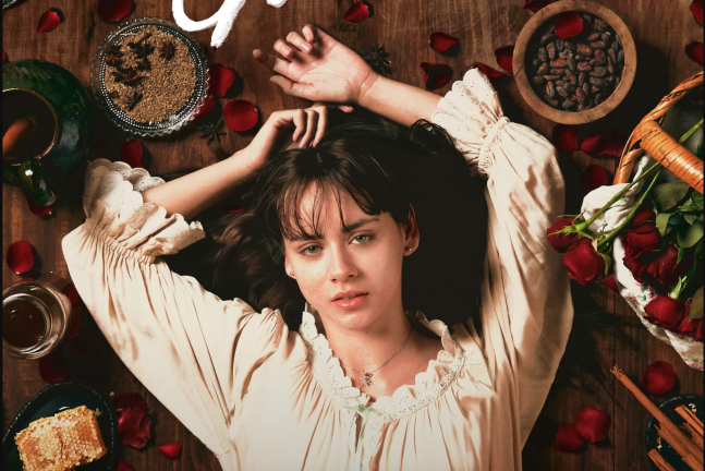 La actriz Azul Guaita protagoniza la serie en el papel de Tita.