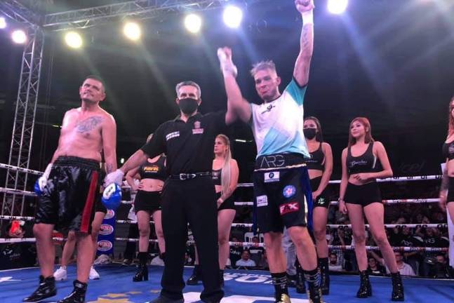 Aarón Guerrero se llevó el triunfo en una pelea muy cerrada.