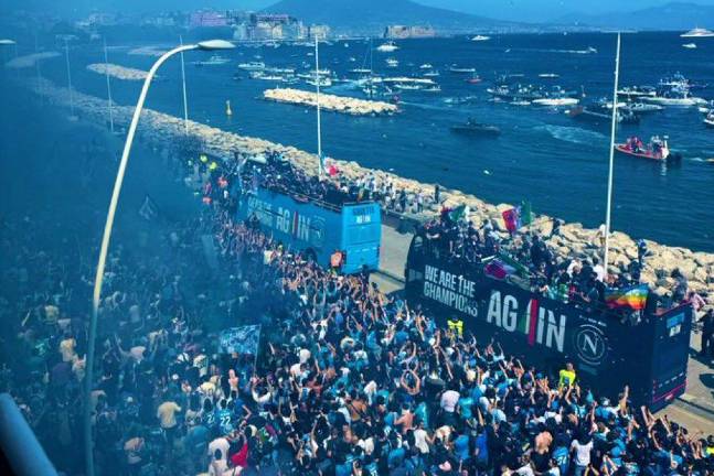 El Nápoles celebró ante una multitud su cuarto título de la Serie A.