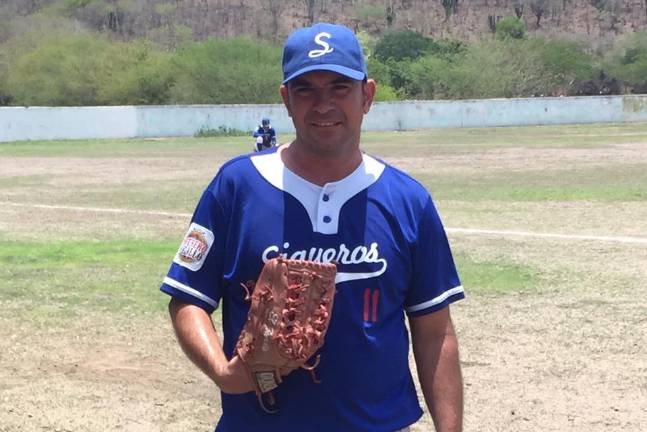 José Patrón, de Siqueros, es líder en ganados con 9-2.