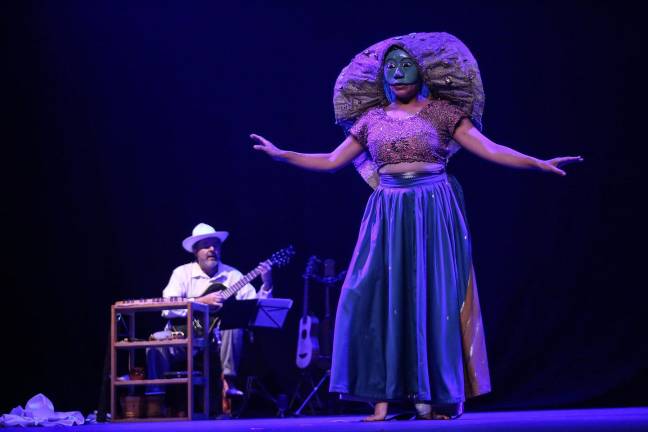 El Pescador y la Petenera contó con la actuación de Sofía Beatriz y música en vivo a cargo de Gabriel Rojas.