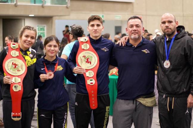 Tamara Cruz, Esmeralda Patiño, Marco Verde y Radamés Hernández, contentos por sus logros.