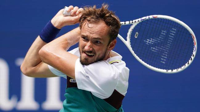 Daniil Medvedev superó sin contratiempos al húngaro Attila Balasz en el Abierto de EU.