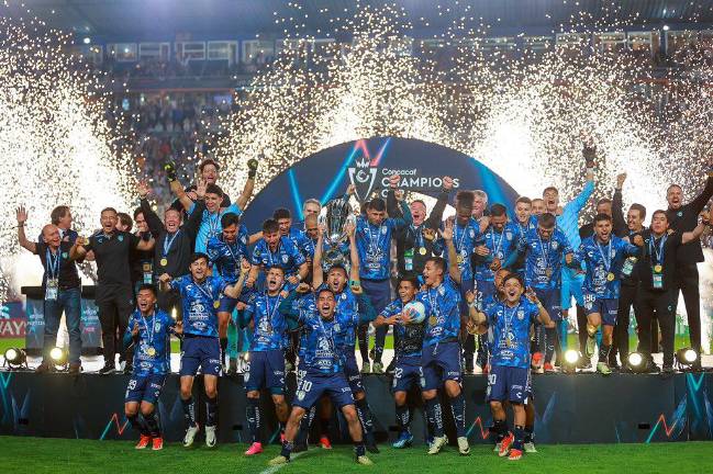 Los Tuzos celebran su título.