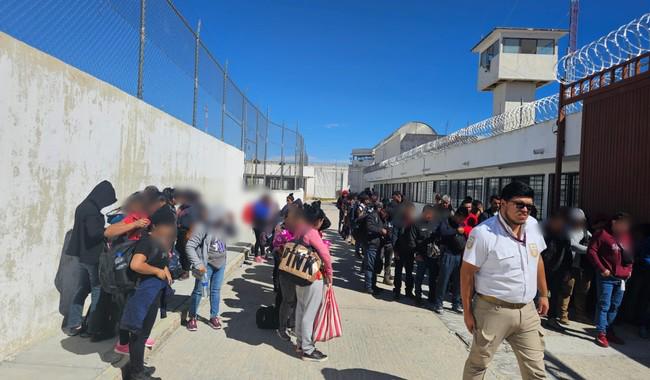 Rescata INM a 123 migrantes de la caja de un tráiler abandonado en San Luis Potosí
