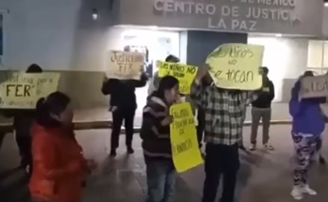 Protesta en La Paz, Estado de México, por el asesinato del niño Fernando.