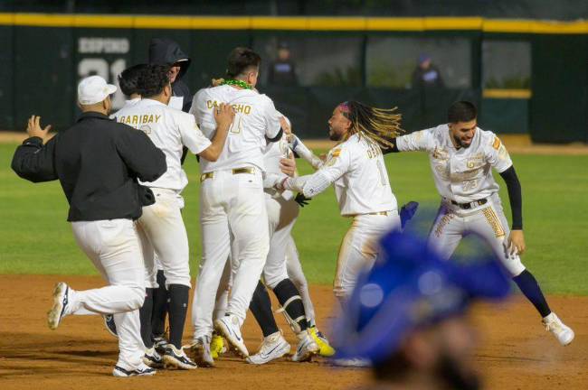 Cañeros festeja su triunfo.