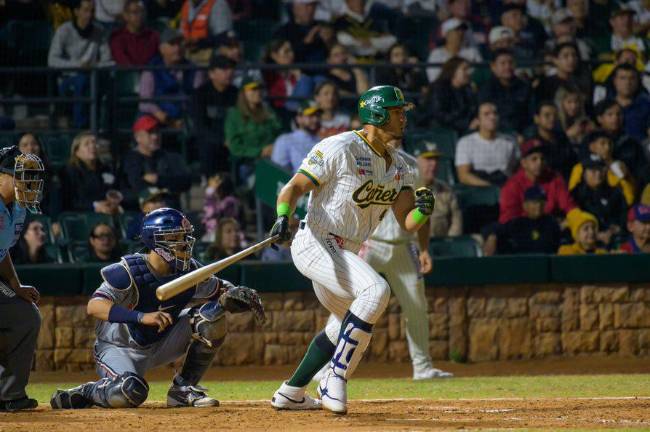 Steven Moya bateó hit.