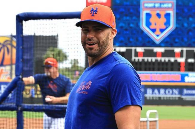 J.D. Martínez no se ha podido recuperar de sus dolores en la espalda.