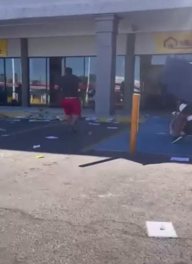 $!Aprovechan jornada violenta para saquear tiendas en Culiacán
