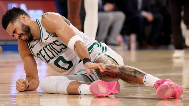 Jayson Tatum quedó fuera de la postemporada de la NBA.