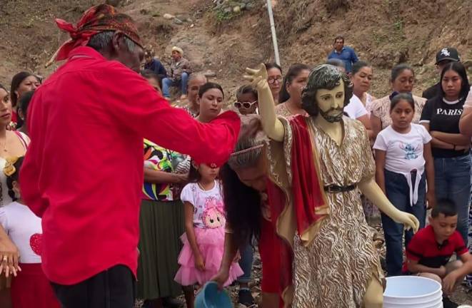 Esta tradición se realiza para pedir que llueva y los campos sean bendecidos con mayor productividad.