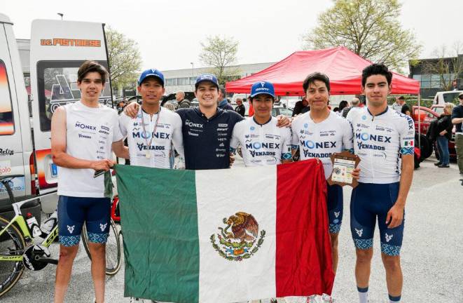 La escuadra Sub 23 de AR Monex Pro Cycling Team.