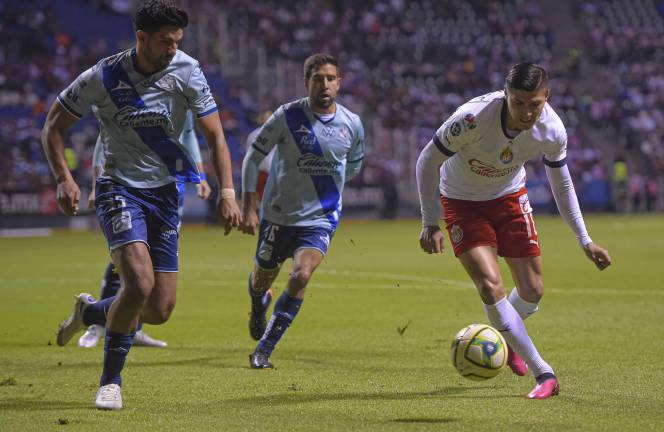 Chivas intentó por todos los medios mantener su paso, pero no pudieron con el Puebla.