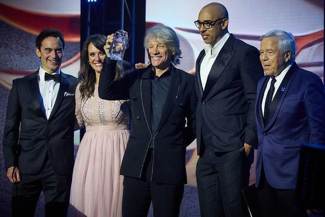 Bon Jovi es reconocido como ‘Persona del año 2024’ en gala previa a los Grammy