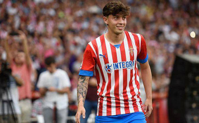 Jordan Carrillo ingresó en la segunda parte.